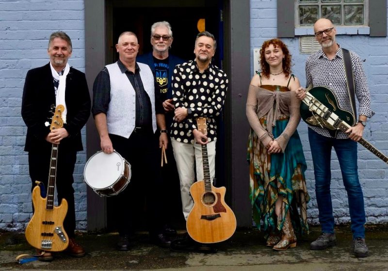 « A Millimetre off the Ground » : Une ballade intemporelle du Gerry Farrow Band et Rainbow Frog Biscuits