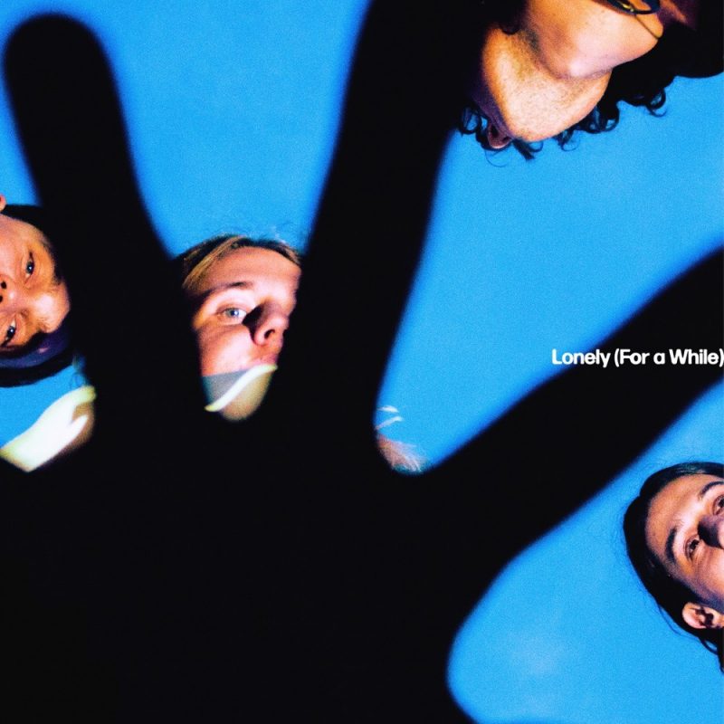 Wet Denim rugit sa solitude avec « Lonely (For a While) »