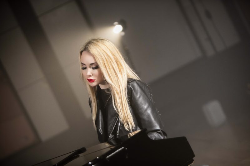 Koburg dévoile « Painted Stars » : une immersion rock captivante sur l’impermanence de la vie