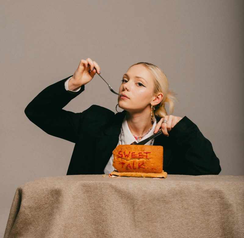Mara Liddle électrise la pop avec « SWEET TALK », une claque sonore à écouter