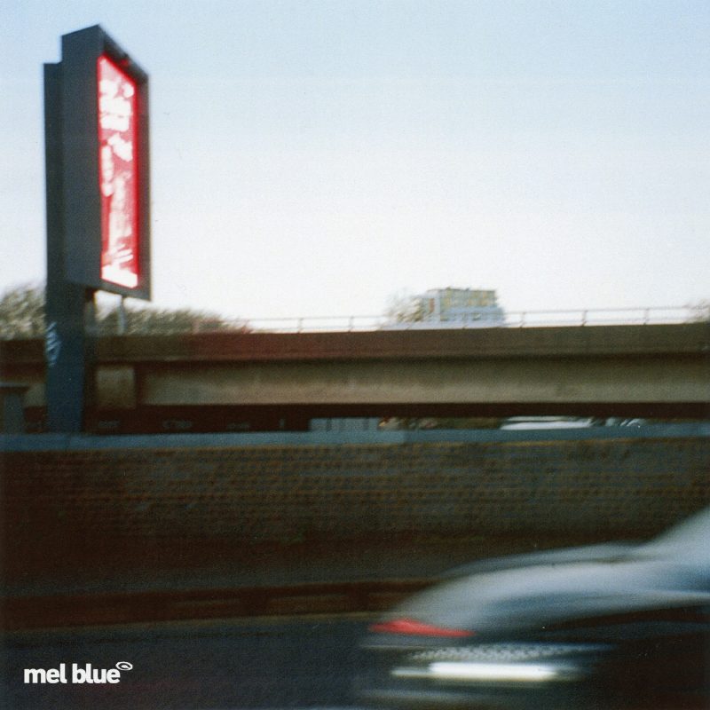 Par-delà les secousses de la vie, Mel Blue renaît avec Frake