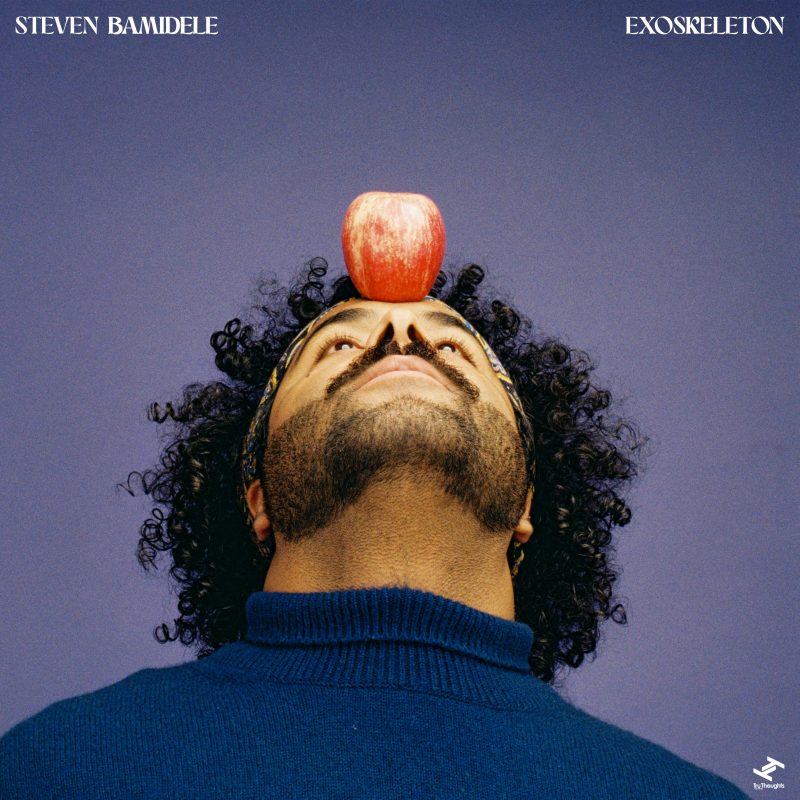 Steven Bamidele se dénude dans « Exoskeleton », ballade spectrale d’un amour interdit