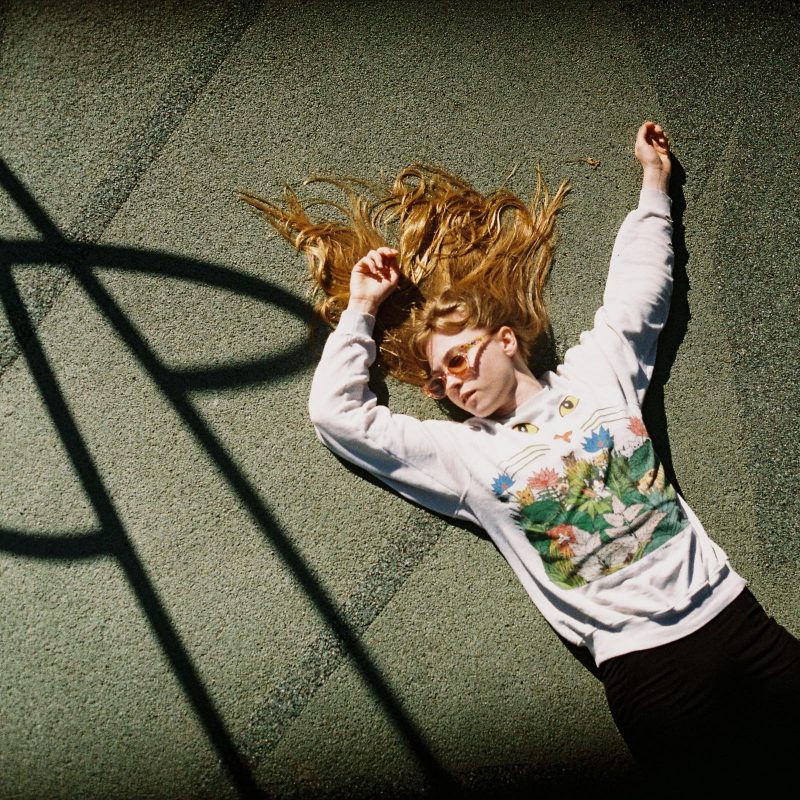 Frankie June signe un dimanche suspendu avec « Substack Sunday »