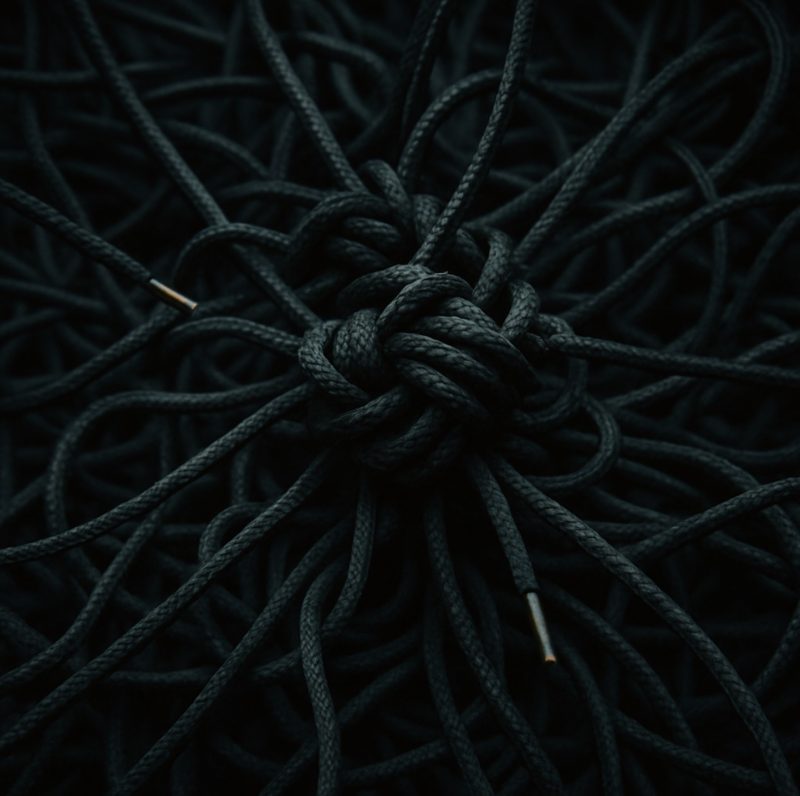 _Shoe tisse l’invisible avec “Lace Entanglement”