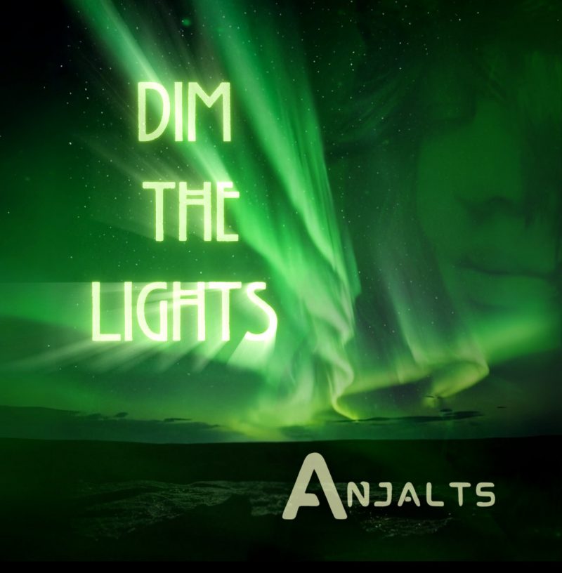 Anjalts choisit la lenteur et la lumière tamisée dans “Dim the Lights”