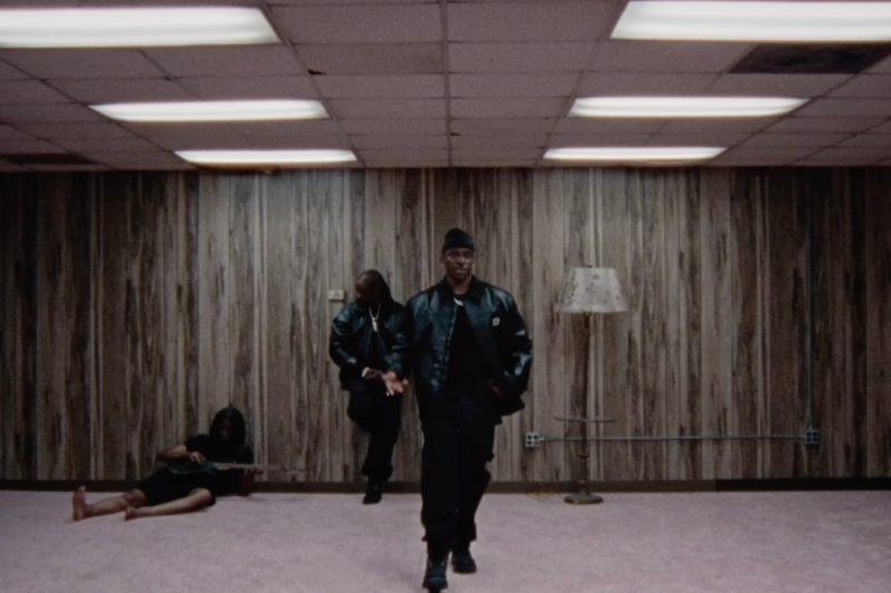 Clipse feat Kendrick Lamar font tomber les chaînes : retour fracassant avec « Chains & Whips »