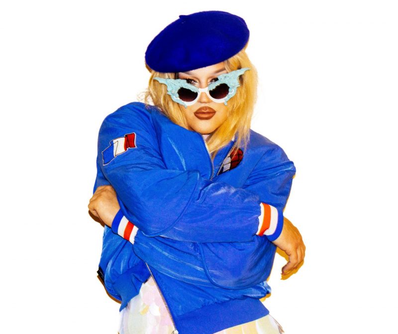 Glitzy Von Jagger et la quête du père : flamboyance, vertige et identité queer
