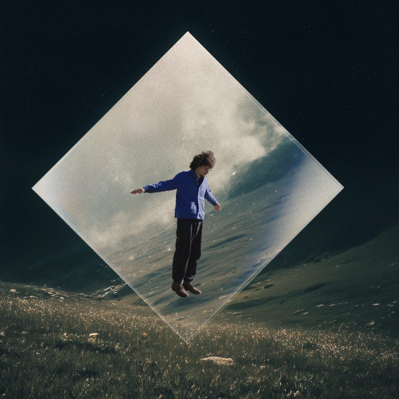 Hadriaan illumine son univers avec l’album « Shine »