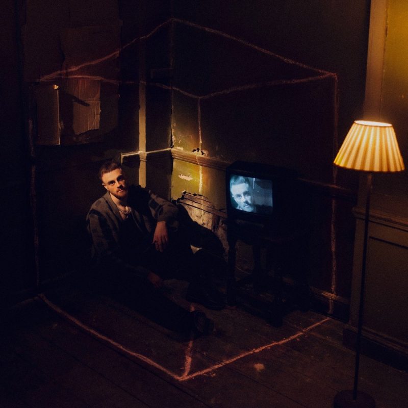 Monro dévoile « Lonely » : une ballade introspective entre désir et vulnérabilité