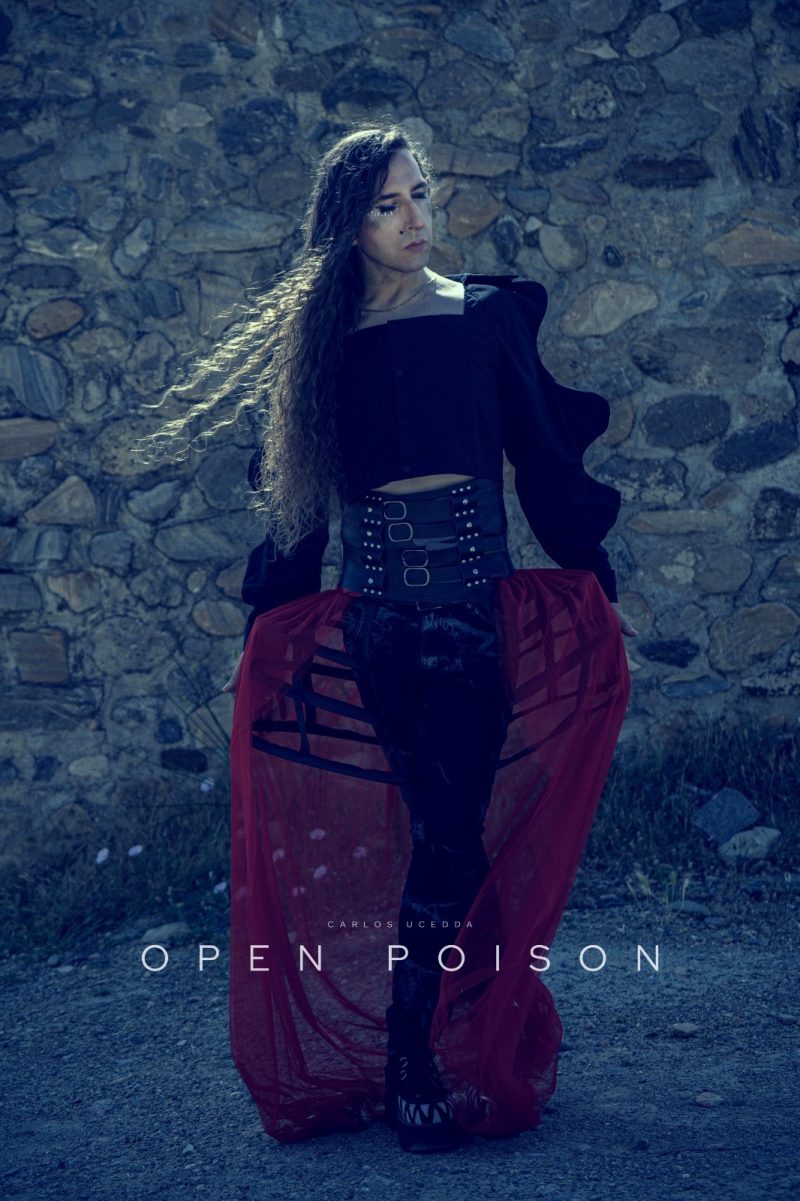 Carlos Ucedda – “OPEN POISON” : opéra gothique et amitiés vampiriques