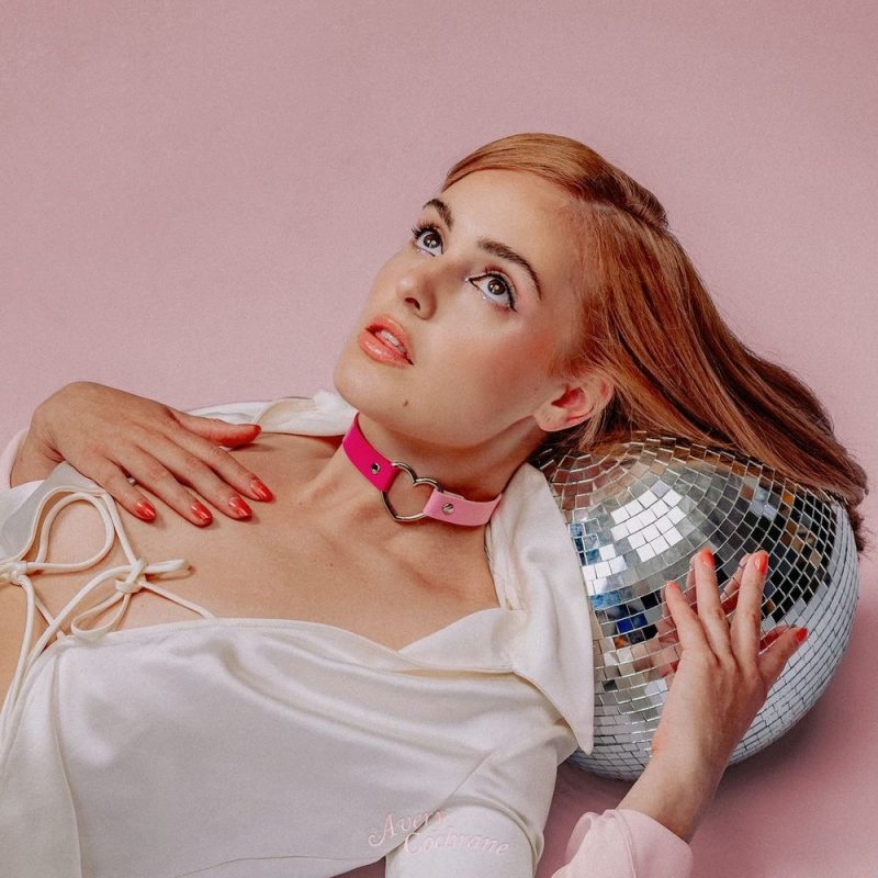 Avery Cochrane joue avec les identités dans « Shapeshifting on a Saturday Night »