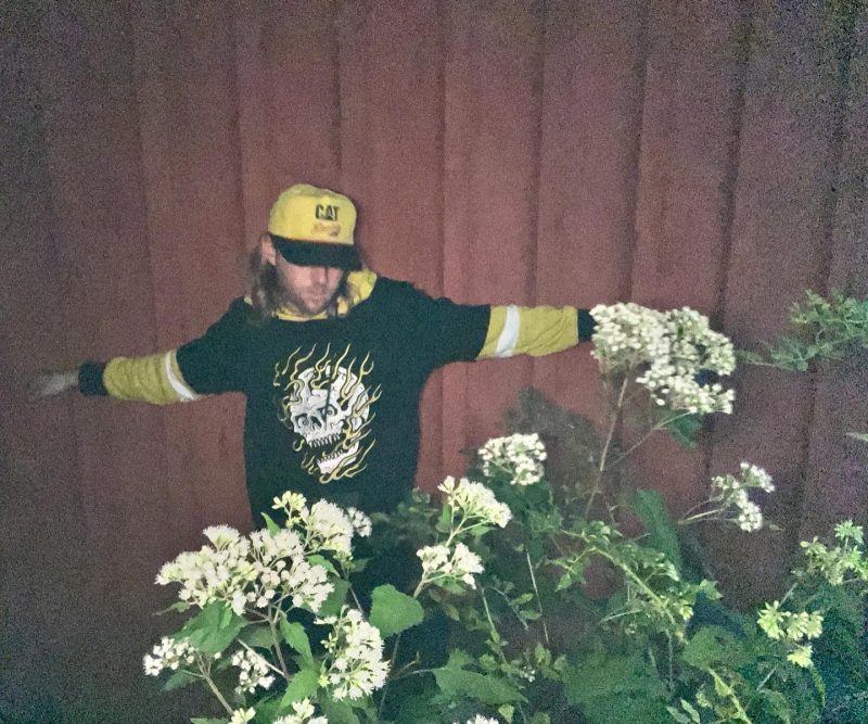 RIOT SON et la mélancolie vibrante de « Loneliest at Best »