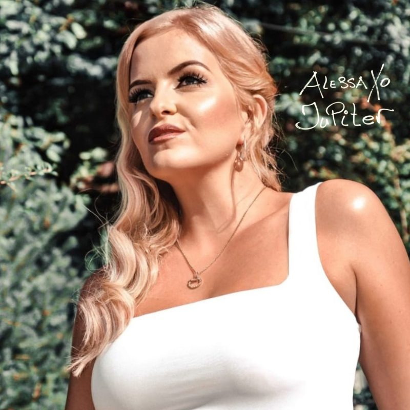 “JUPITER” d’ALESSA XO : un hymne cosmique à la gravité de l’amour