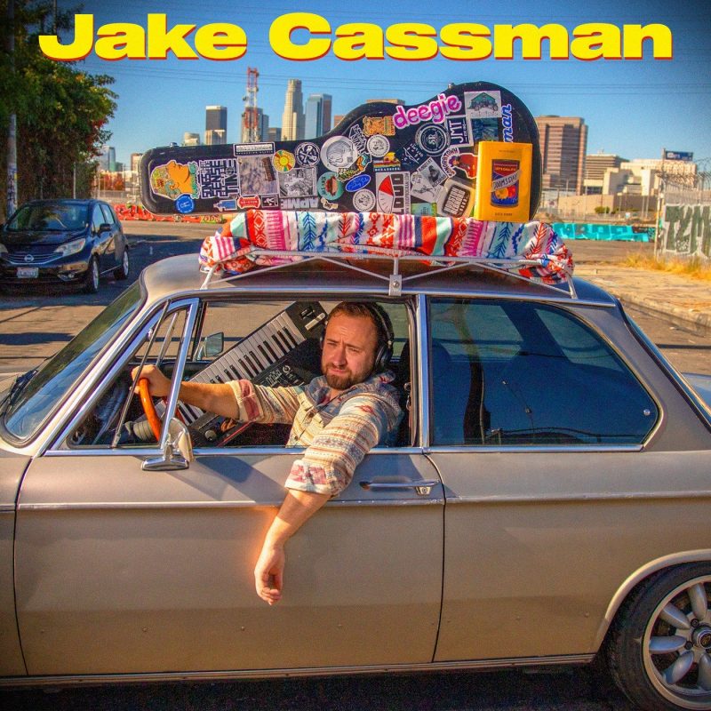 Jake Cassman dévoile « Trying To Mourn A Friend Of Mine » : une ballade sombre et théâtrale