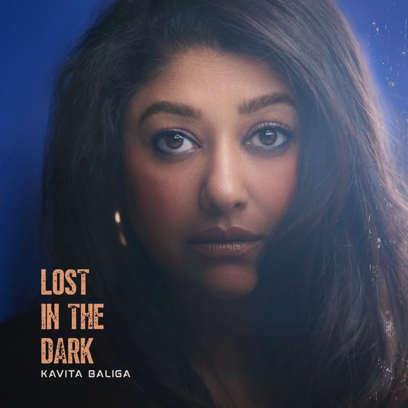Kavita Baliga : « Lost in the Dark », une ballade des années 80 revisitée avec émotion
