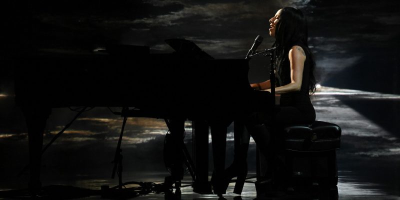 Lady Gaga : « Vanish Into You » – Une performance intime sur le plateau de Colbert