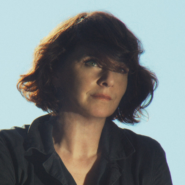 Mélanie Pain et les reflets subtils de la mélancolie dans « Bluer than Blue »