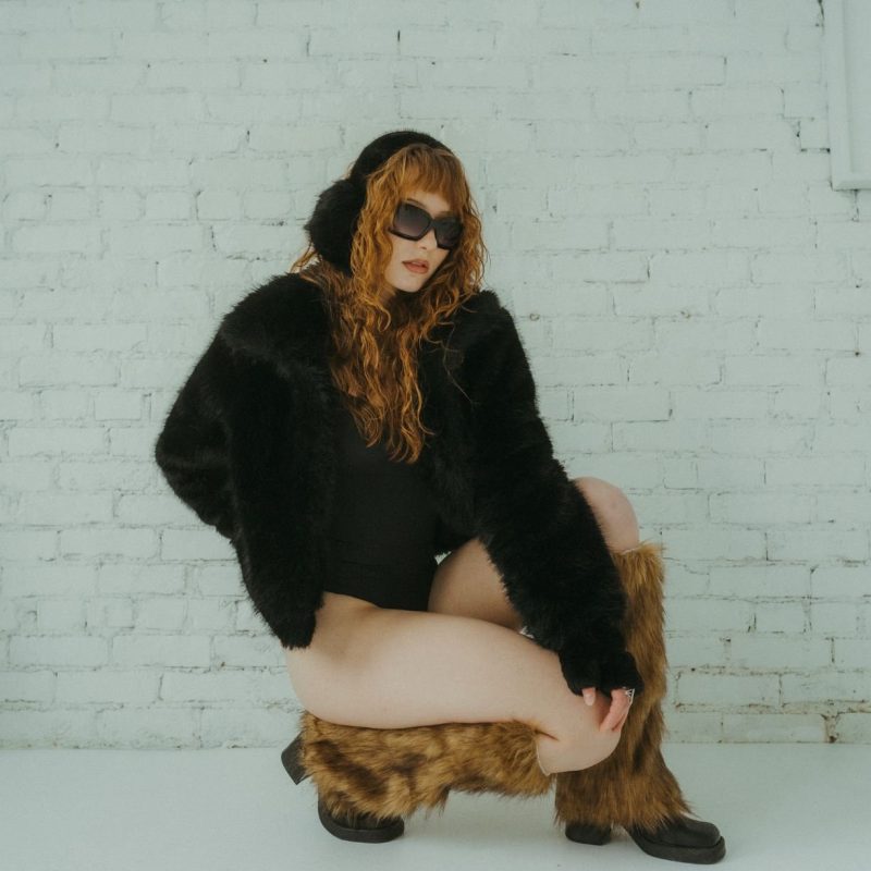 Kaia Jette – “SKINI MINI” : un hymne lumineux à la confiance retrouvée