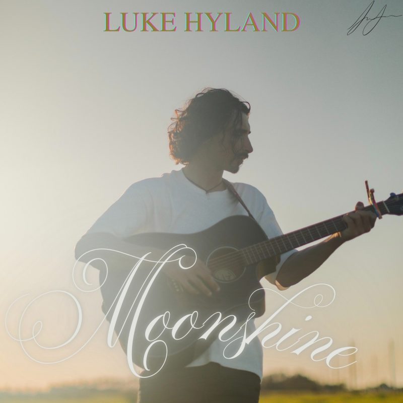 Luke Hyland dévoile « Moonshine » : une ballade folk émotive et intime