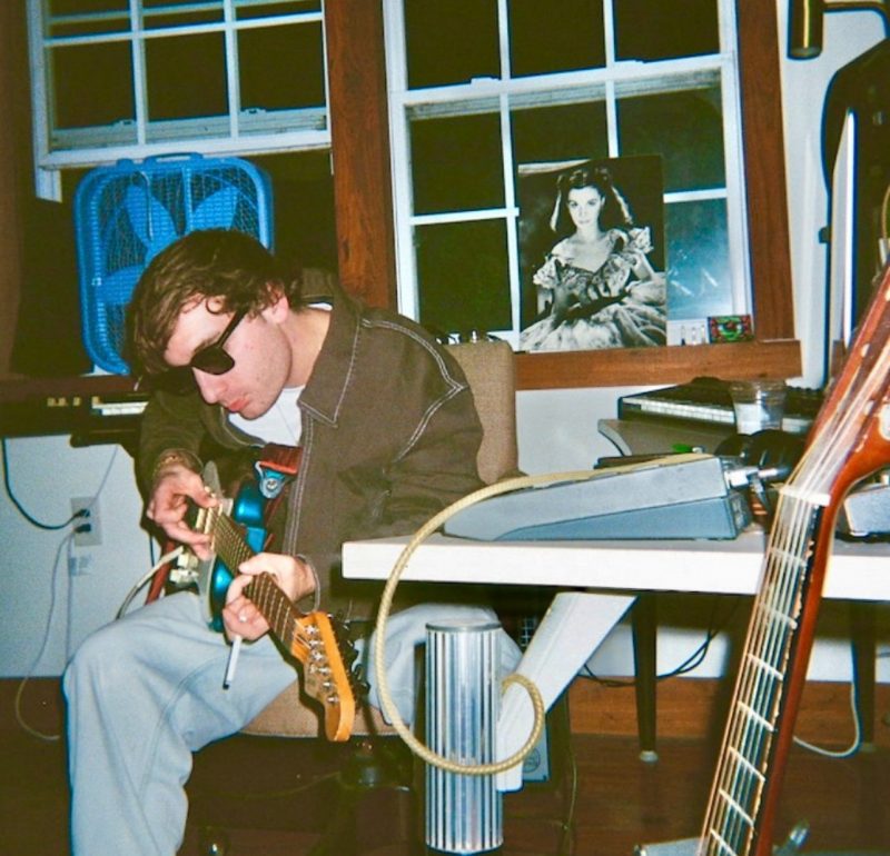 Mikey Demilio : la lumière discrète d’“Imaginations In The Dark”