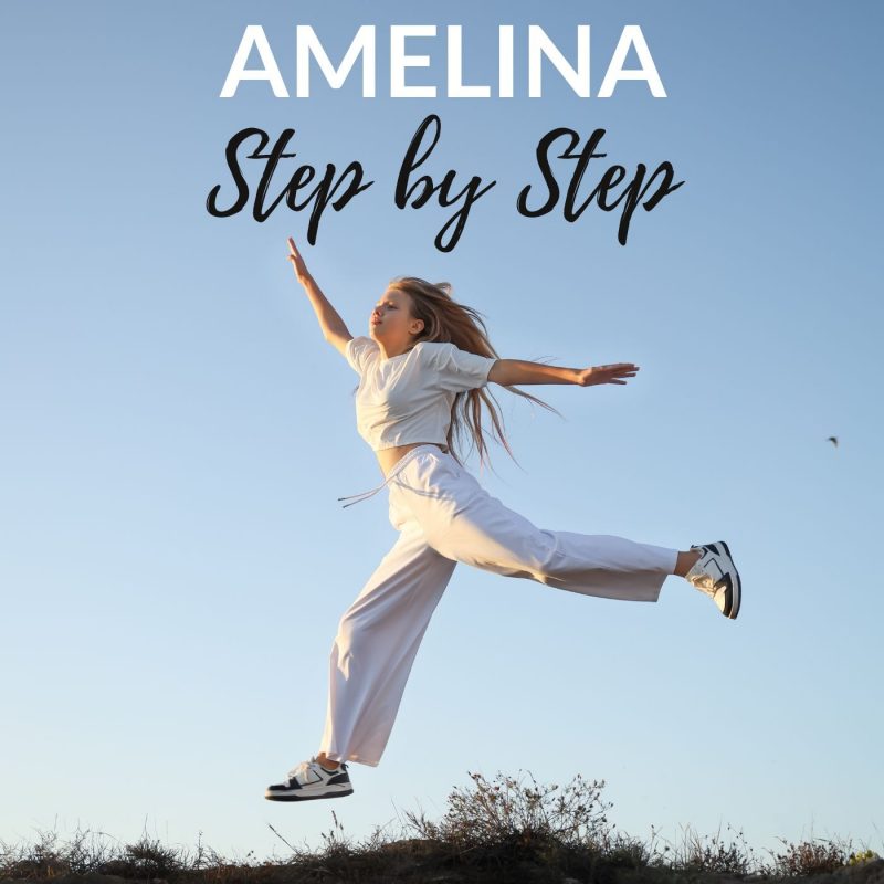 « Step By Step » : les premiers pas prometteurs d’Amelina dans la pop 