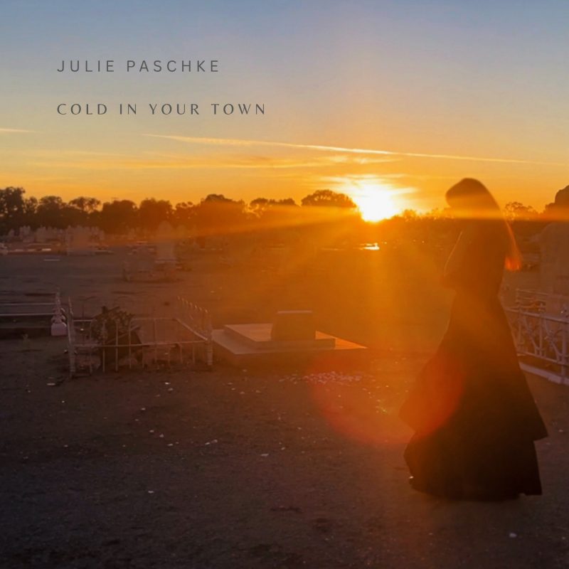 Julie Paschke transforme le froid urbain en émotion pure avec « Cold In Your Town »