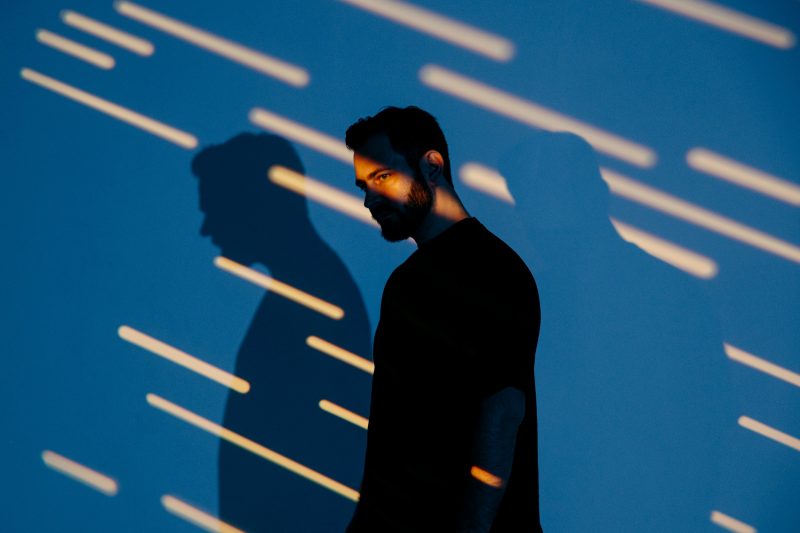 « Low Key » — la nuit en sourdine signée One of Vas