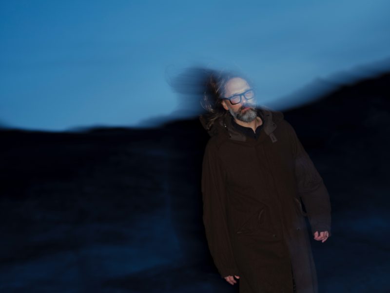 10 Questions à R.M. Hendrix : Plongée dans l’intimité de The Hole