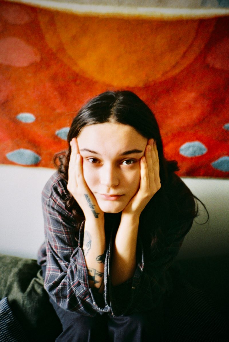 Ayka déballe ses émotions dans « Doggy Bag », un premier album à la sincérité désarmante