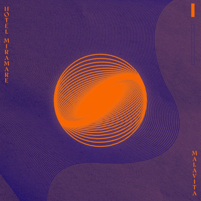 « Hotel Miramare » de Malavita, carte postale psychédélique d’un été italien rêvé