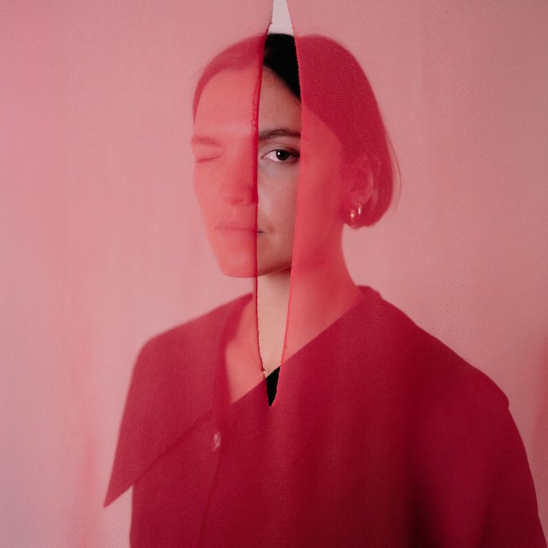 Olive Jones fait résonner “Kingdom”, un souffle soul engagé avant For Mary