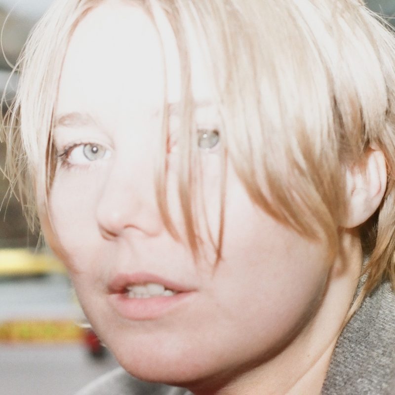 Polly, yeux rivés vers l’horizon avec “Eyes On The Road”