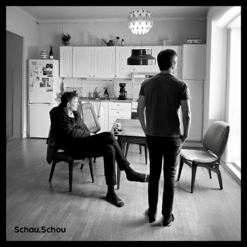 Schau.Schou avance à pas feutrés avec « In the Dark »