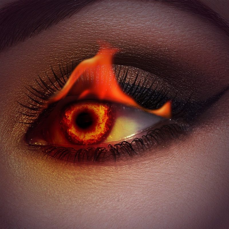 “GLITCH BITCH” : Stitched Up Heart et Conquer Divide signent un manifeste metal à l’ère des écrans