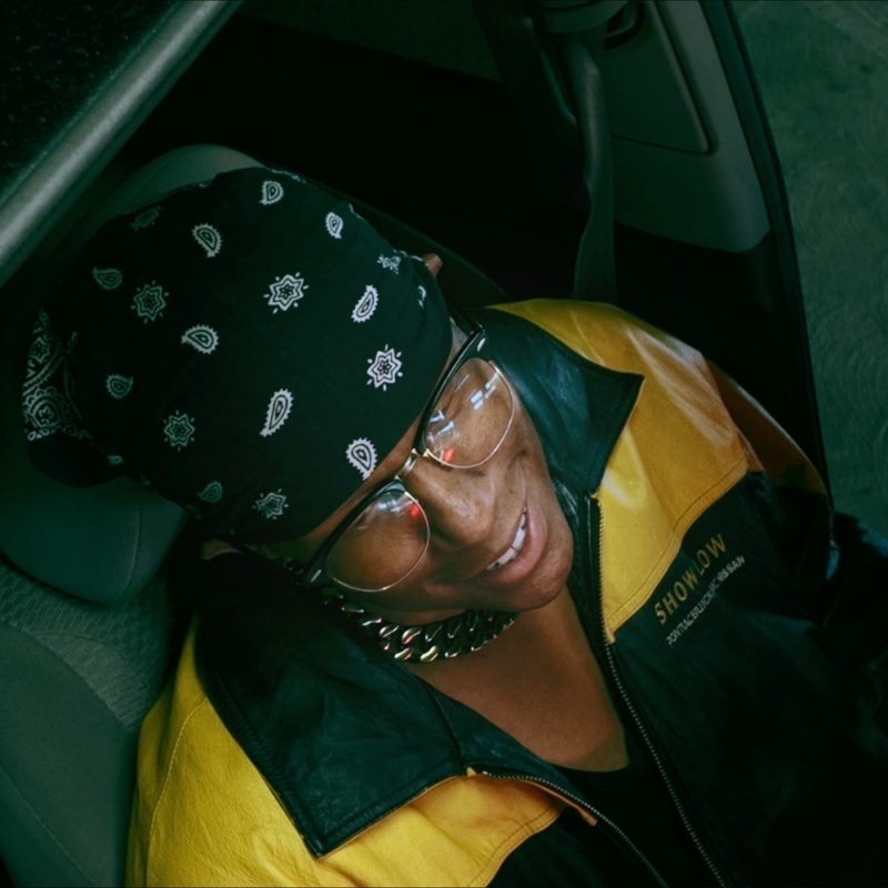 Tilden Parc explore l’aube intérieure avec « Blue Hour »