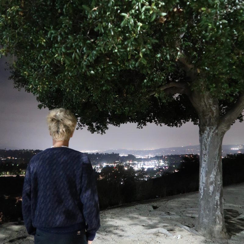 Teo Tala trouve la lumière dans “Let Them Go”