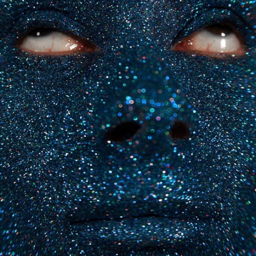 Big Sleep frappe fort avec “Bruiser”, pulsation fiévreuse de Holy Show