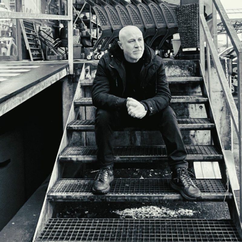 Dave Curl signe avec “Zueri” une chronique urbaine à fleur de peau