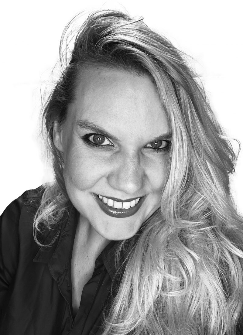 Kat Madleine signe un retour vibrant au cœur de la pop-rock 90s avec « I’ll Be Right There »