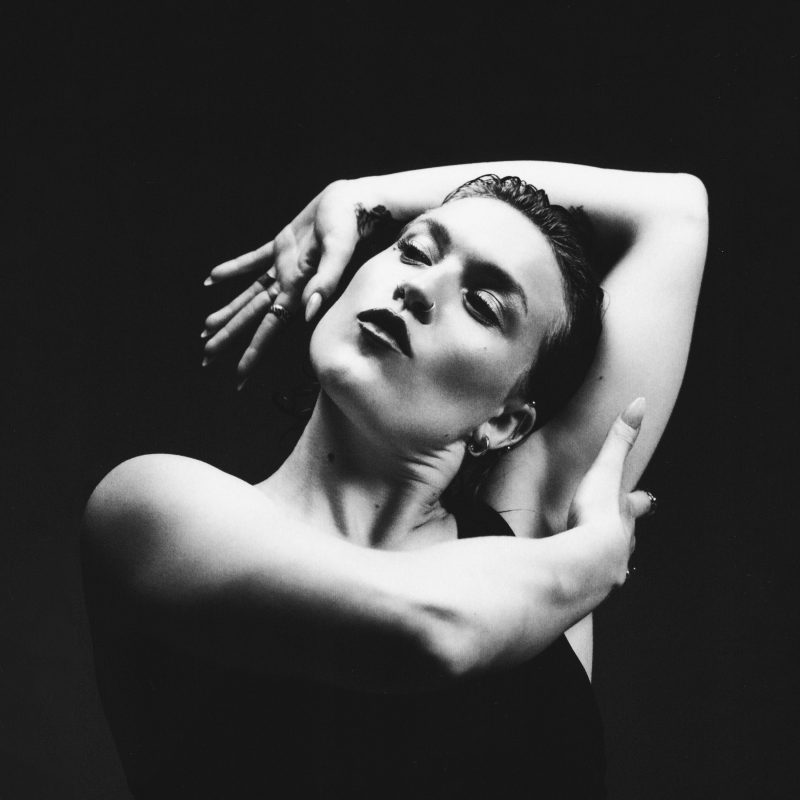 Molly Mogul murmure ses émotions dans « 100 Things (That I’ve Been Meaning To Say)  »