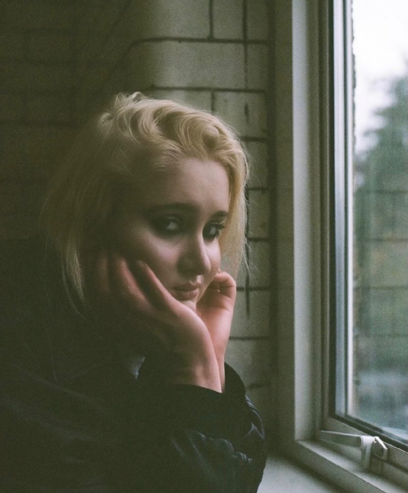 Nicola Høie et “Painkiller” : la pop au service de l’intime