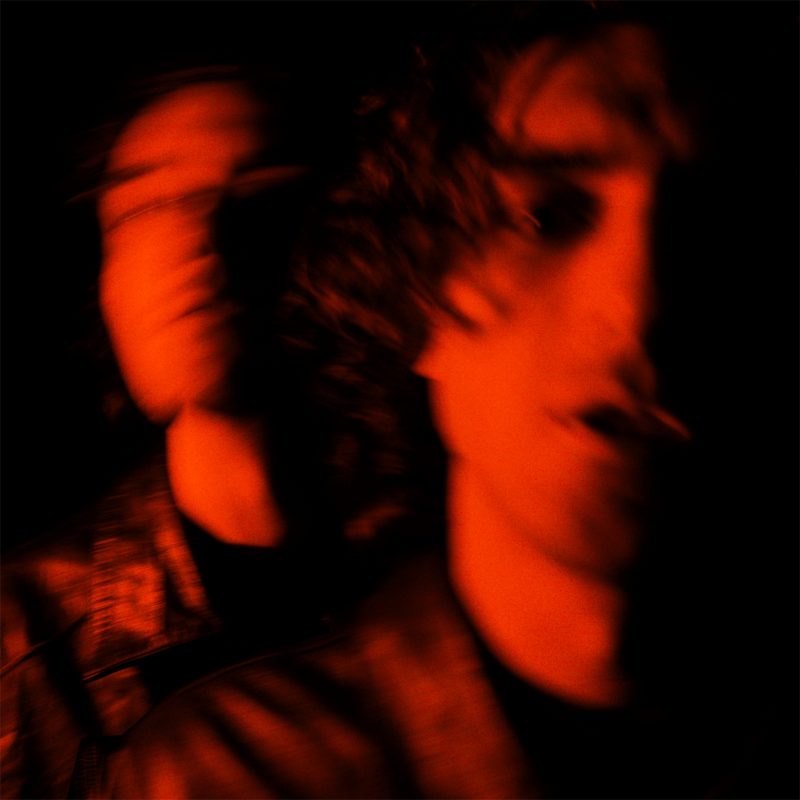 The Flints s’attachent aux émotions avec “Hold On Me”, une dérive nocturne venue de Manchester