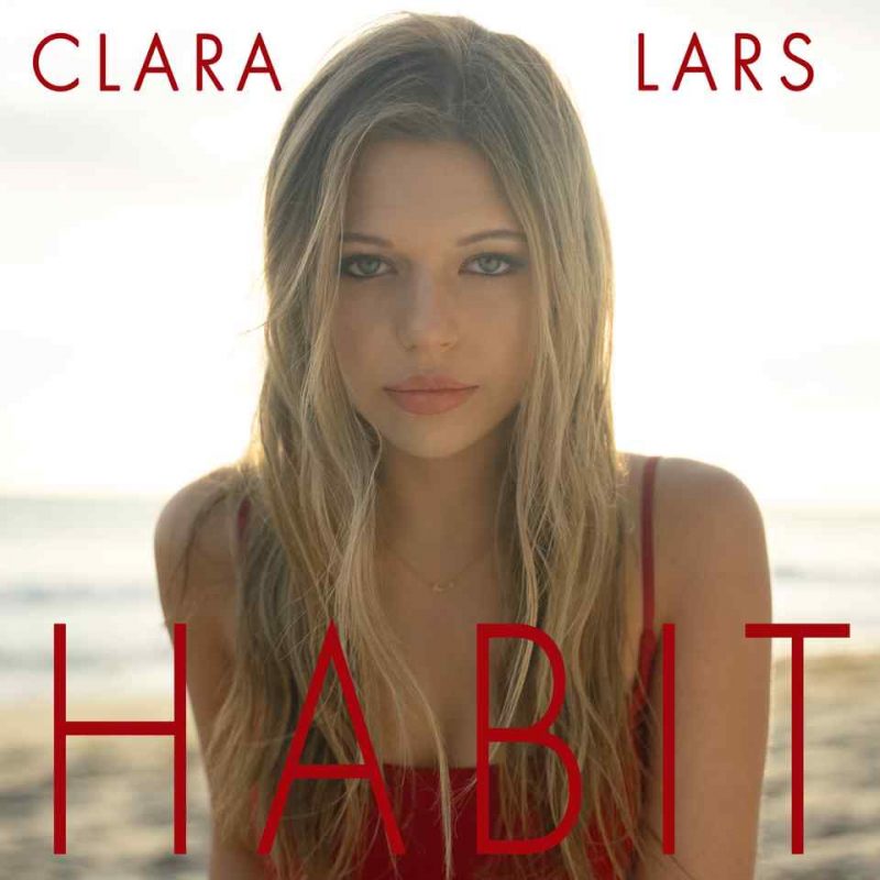 Clara Lars : L&rsquo;addiction vaporeuse de « Habit »