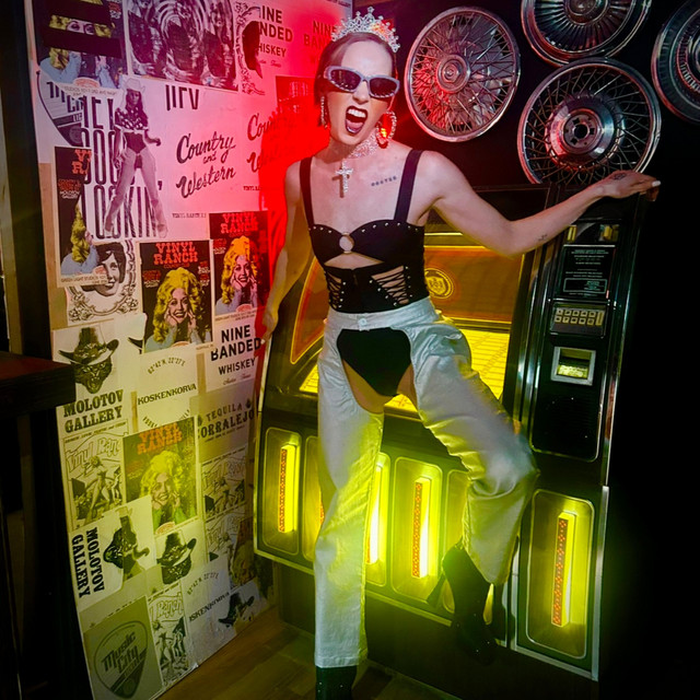 Eve Maret : L’éclat synthétique de « Hit U With a Banger »