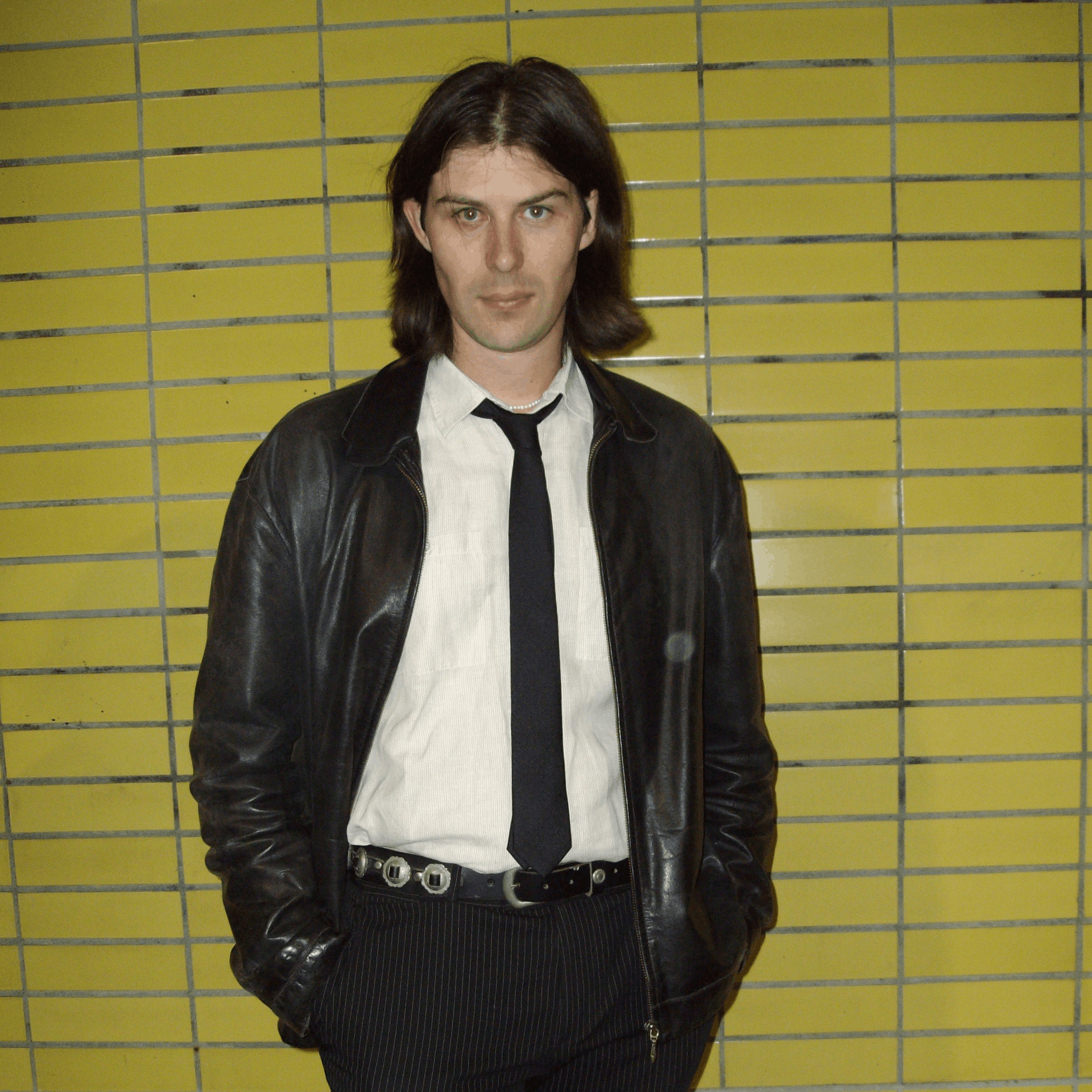 Louie Cameron : L’Éveil Magnétique d’un Dandy de l’Ombre avec "Do You Wanna Go Out?"