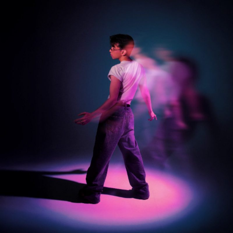 Kyle Waves : Danser sous le néon rose de l’incertitude avec « Rose-Tinted »
