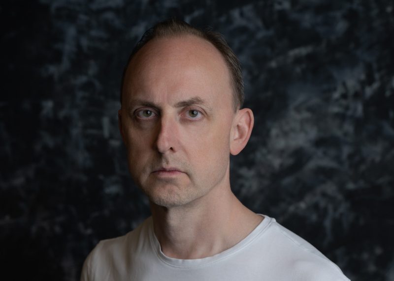 Urban Hane : 10 questions sur “A Version of Heaven” et l’art de la clarté émotionnelle
