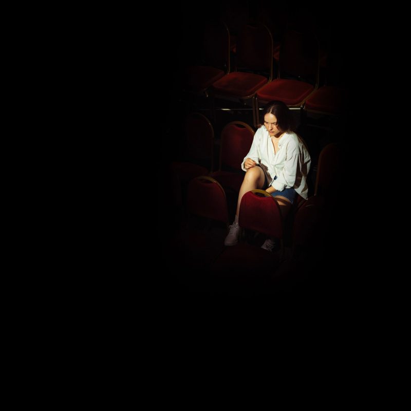 Anna Balaguy : L’éveil d’une dualité folk et synthétique avec « Ca m&rsquo;regarde « 