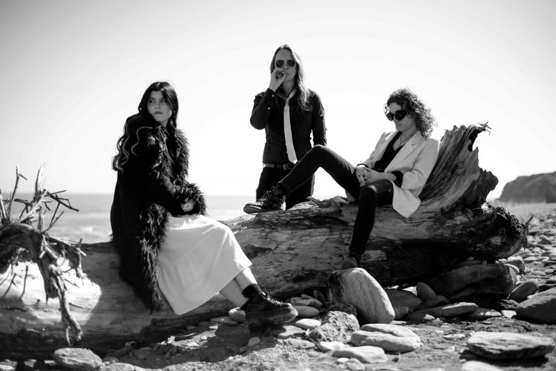 CIRCUS : Quand la fin du monde s’habille de rock avec l&rsquo;album « A Kiss Before Dying »