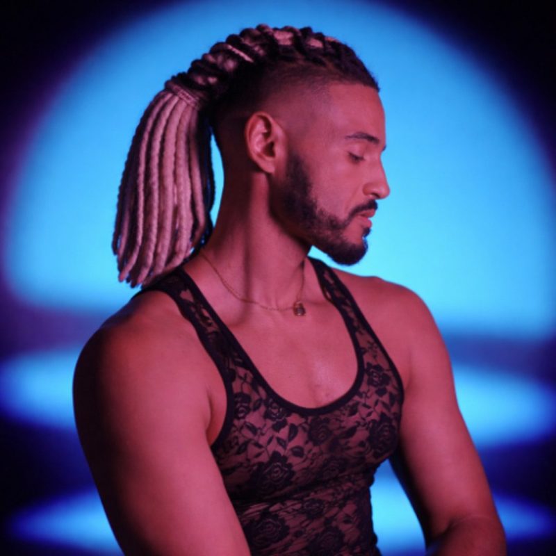 Partez à la découverte de Javi avec sa nouvelle chanson intitulée « Solomon »